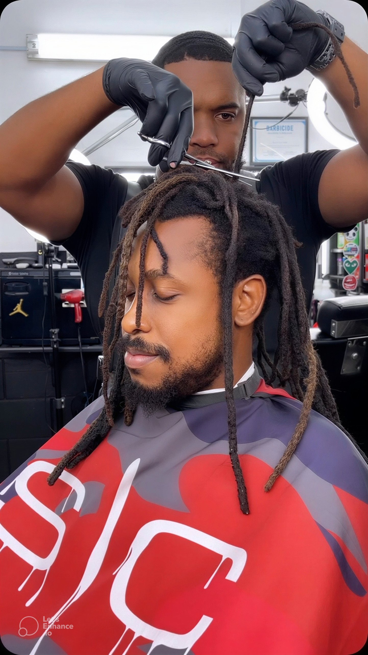 Nelo cutting locs with scissors — precision in motion